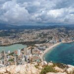 Widok na Calpe i wybrzeże Costa Blanca z Peñón de Ifach